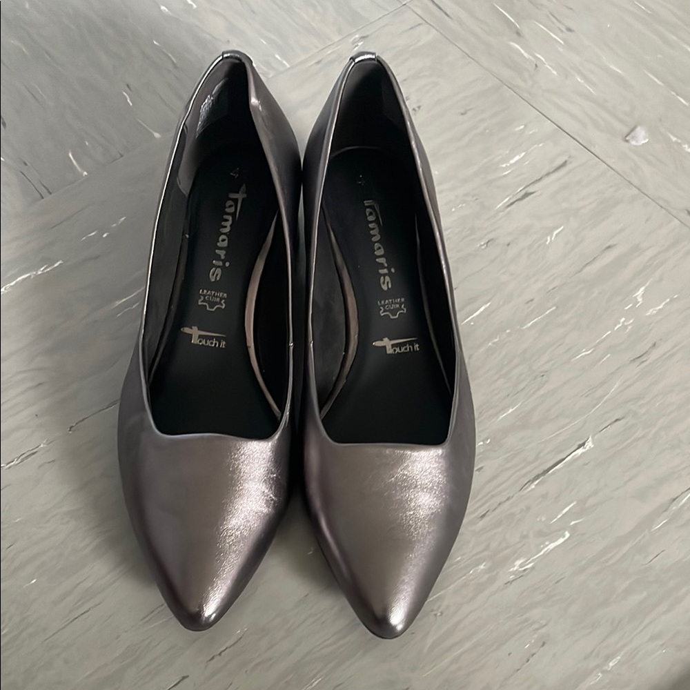 Women's Silver Pumps